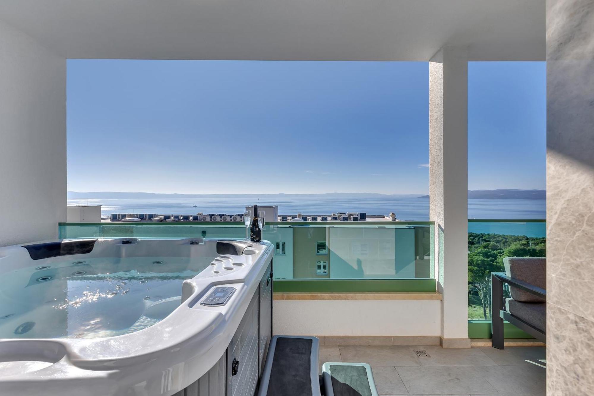 Exclusive Penthouse Big Blue With Private Jacuzzi Leilighet Makarska Eksteriør bilde
