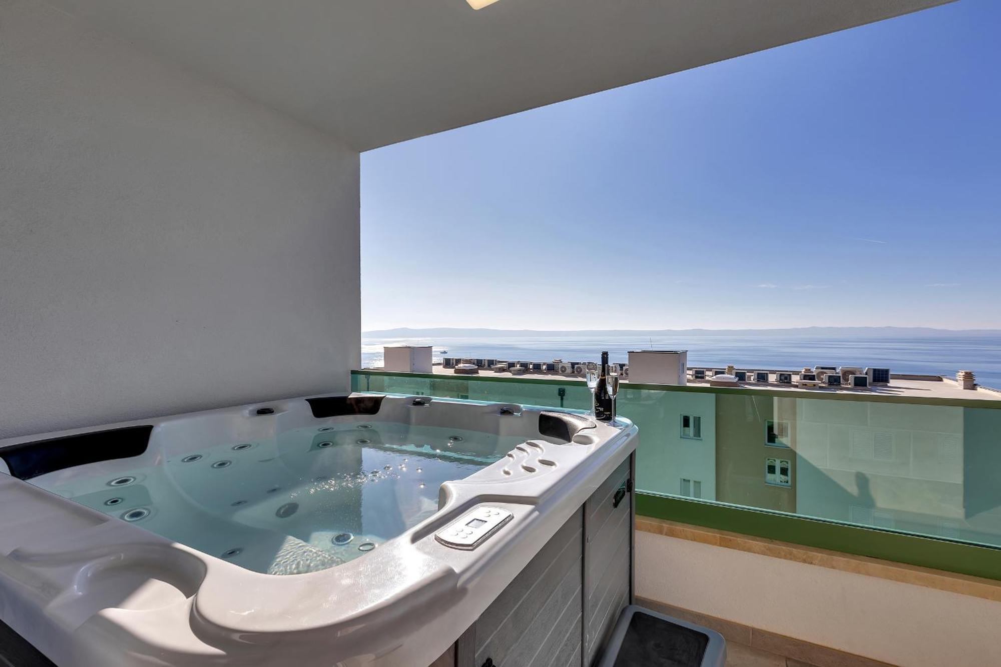 Exclusive Penthouse Big Blue With Private Jacuzzi Leilighet Makarska Eksteriør bilde