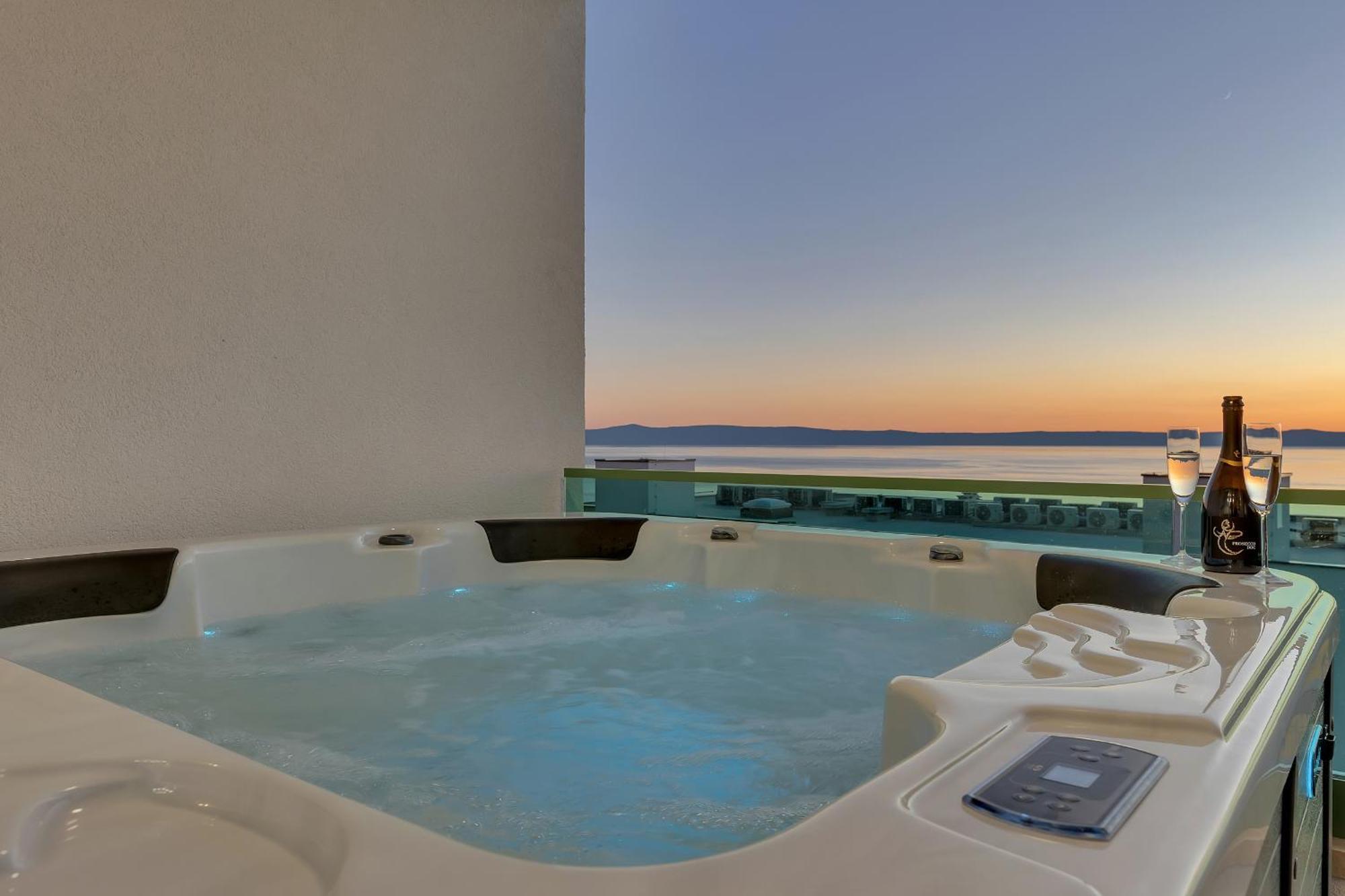 Exclusive Penthouse Big Blue With Private Jacuzzi Leilighet Makarska Eksteriør bilde