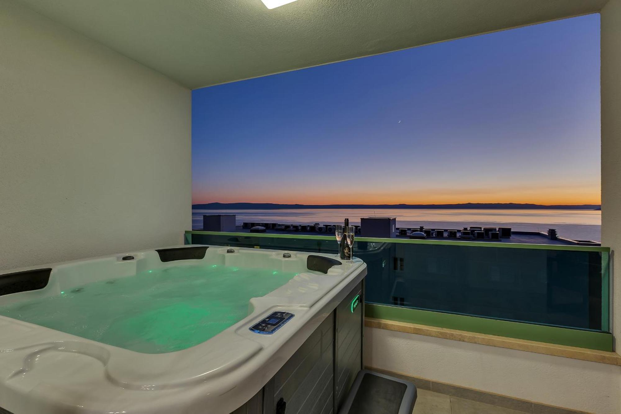 Exclusive Penthouse Big Blue With Private Jacuzzi Leilighet Makarska Eksteriør bilde