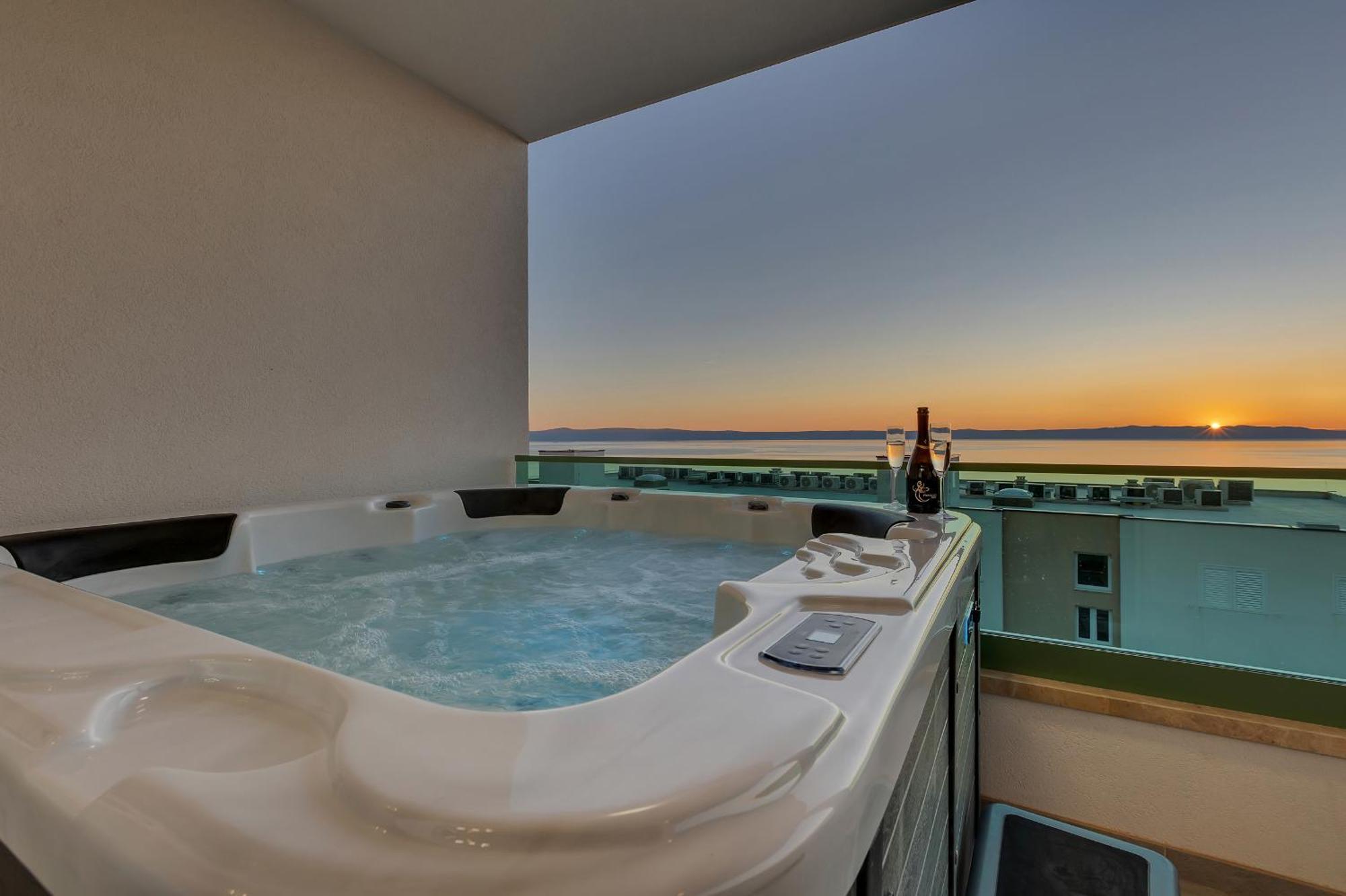 Exclusive Penthouse Big Blue With Private Jacuzzi Leilighet Makarska Eksteriør bilde