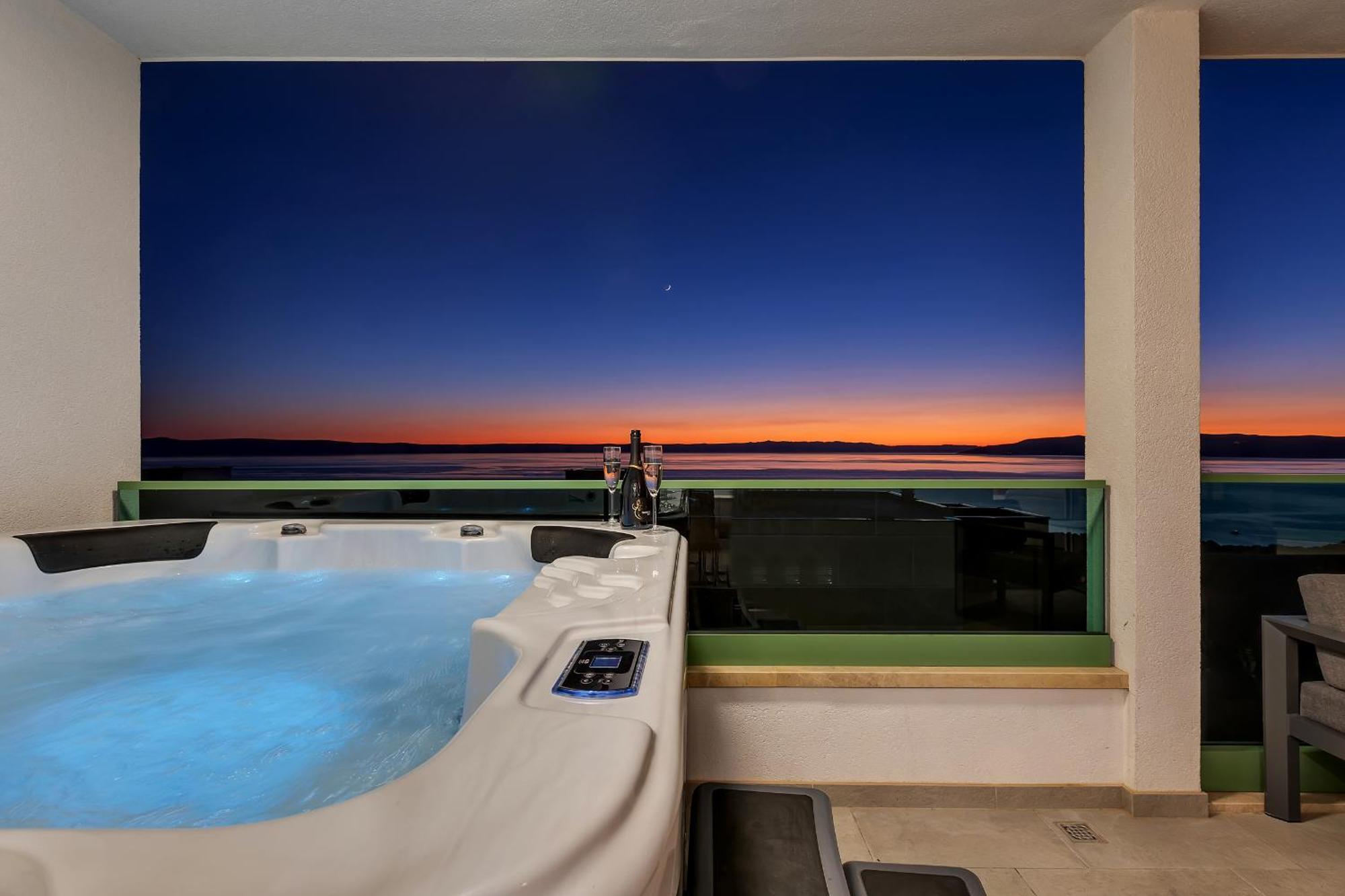 Exclusive Penthouse Big Blue With Private Jacuzzi Leilighet Makarska Eksteriør bilde