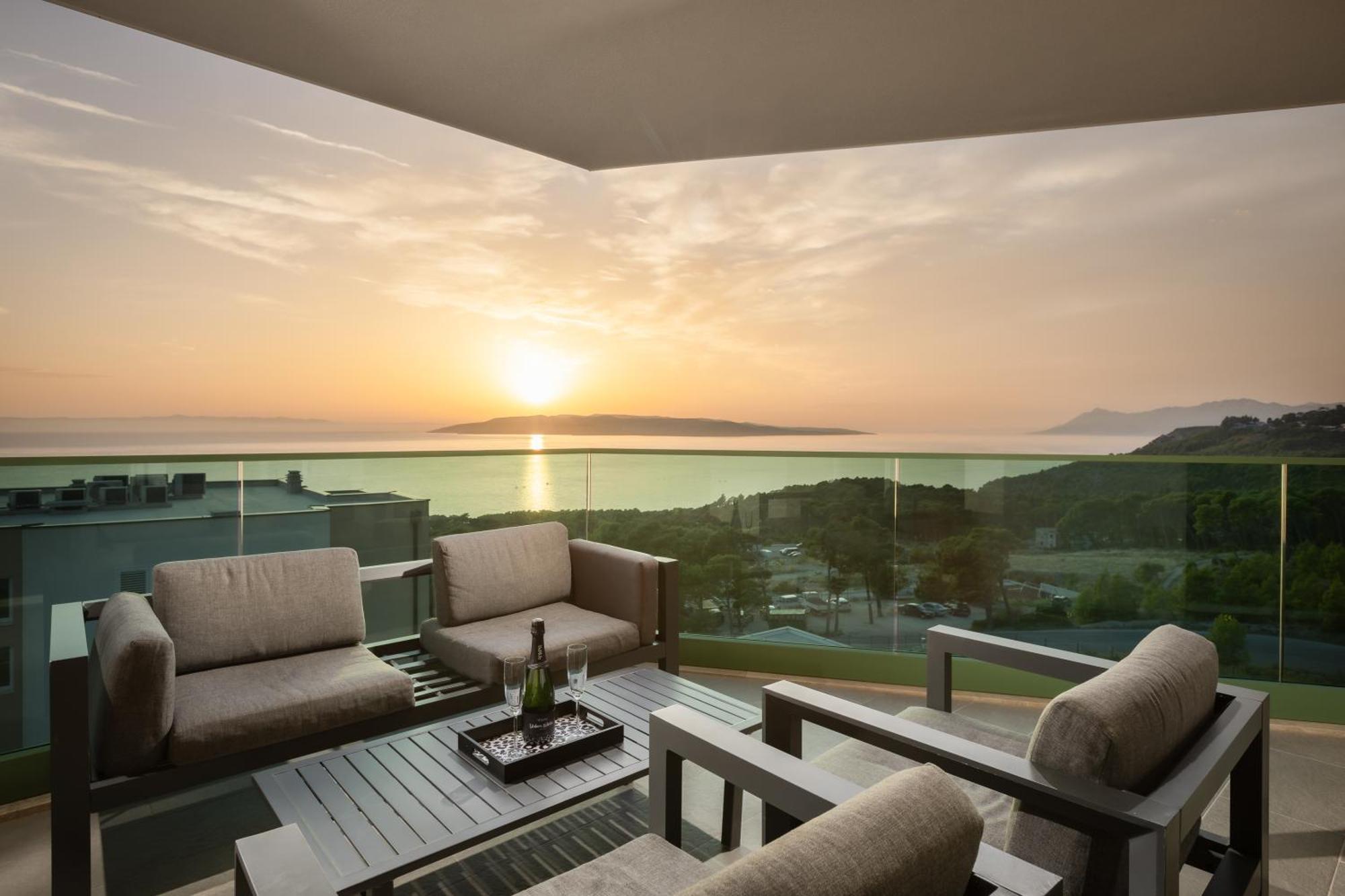 Exclusive Penthouse Big Blue With Private Jacuzzi Leilighet Makarska Eksteriør bilde